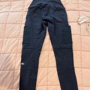 Alo Yoga High-Waist Cargo Legging Navy XS Like New